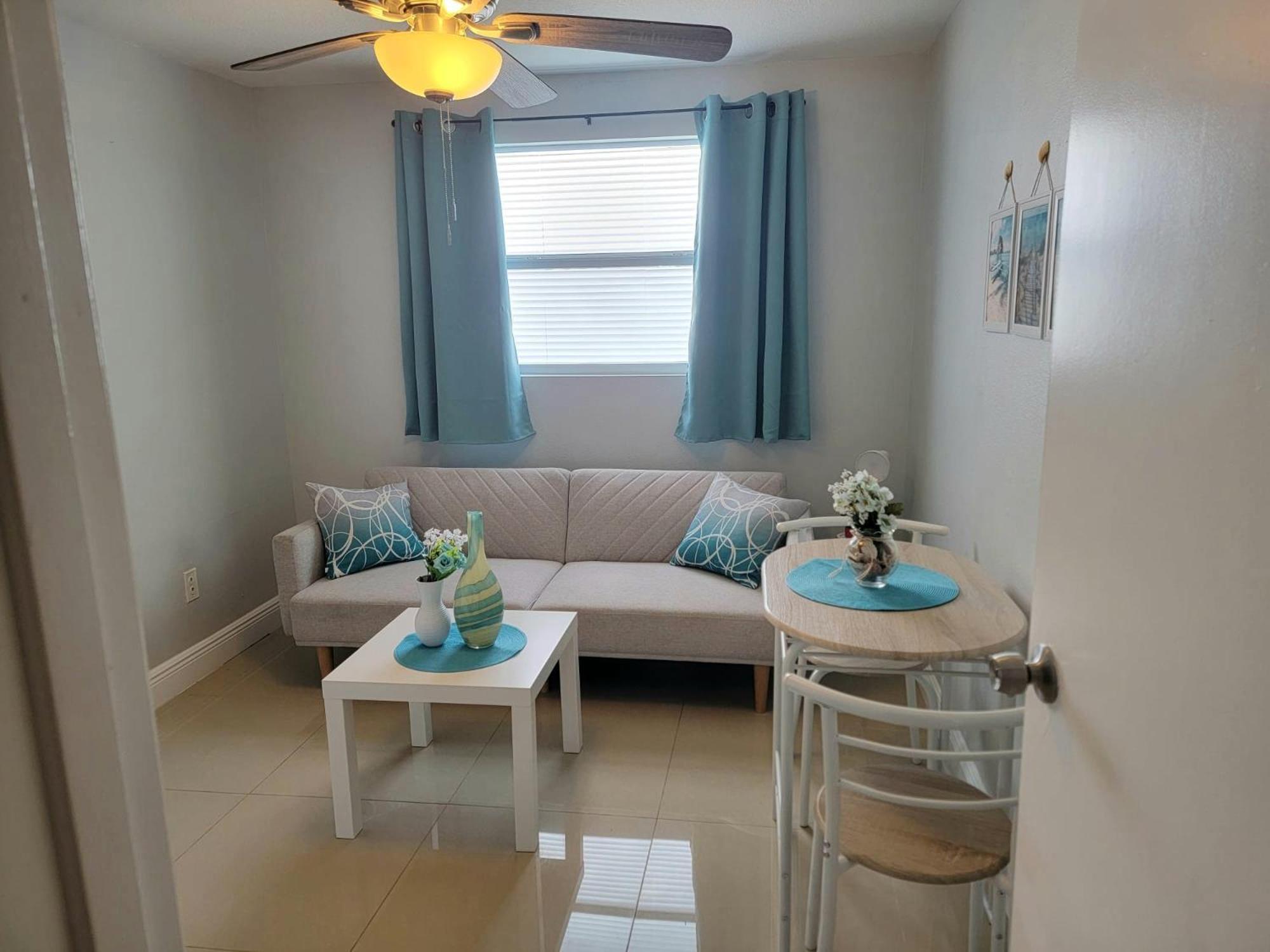 C & Y Guesthouse West Chase Экстерьер фото